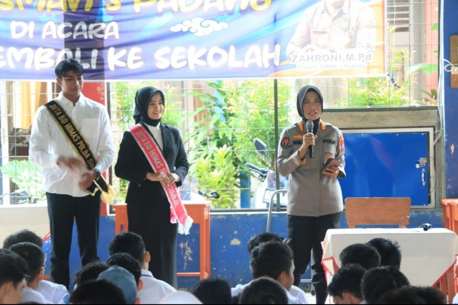 Sosialisasi Bijak Bermedia Sosial di SMAN 3 Padang, Kabid Humas Sampaikan Hal ini