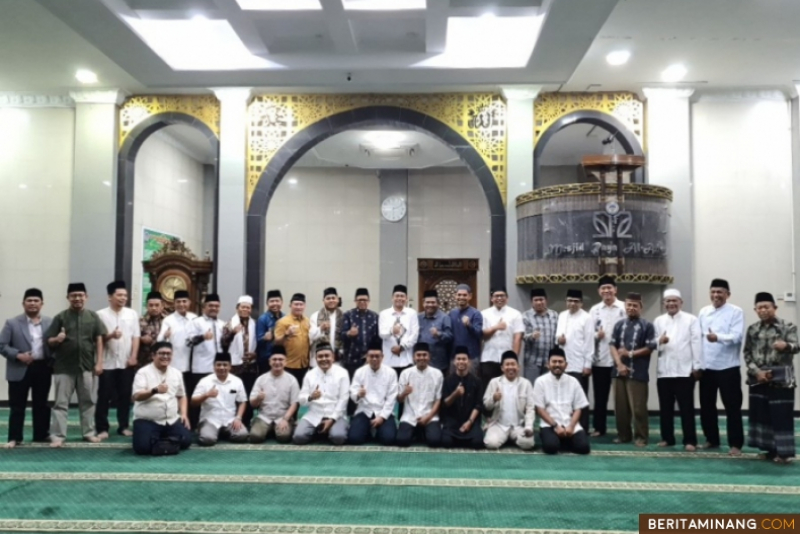 Subuh Mubarak Universitas Negeri Padang Pagi Ini: Menjadi Manusia Ulul Albab 