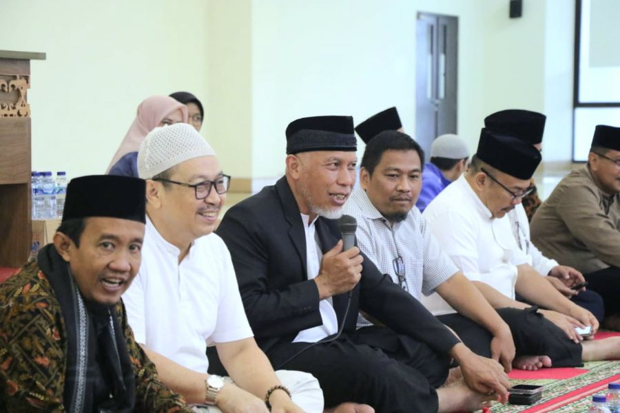 Subuh Mubarokah di Masjid Raya Sumbar, Gubernur: Semoga Tahun 2023 Penuh Berkah