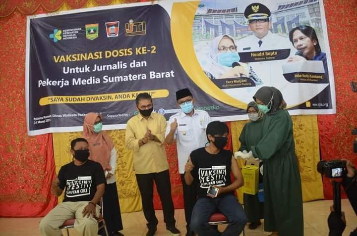 Sukseskan Program Vaksinasi Covid-19, Plt Wako Hendri Septa Apresiasi Para Jurnalis di Kota Padang