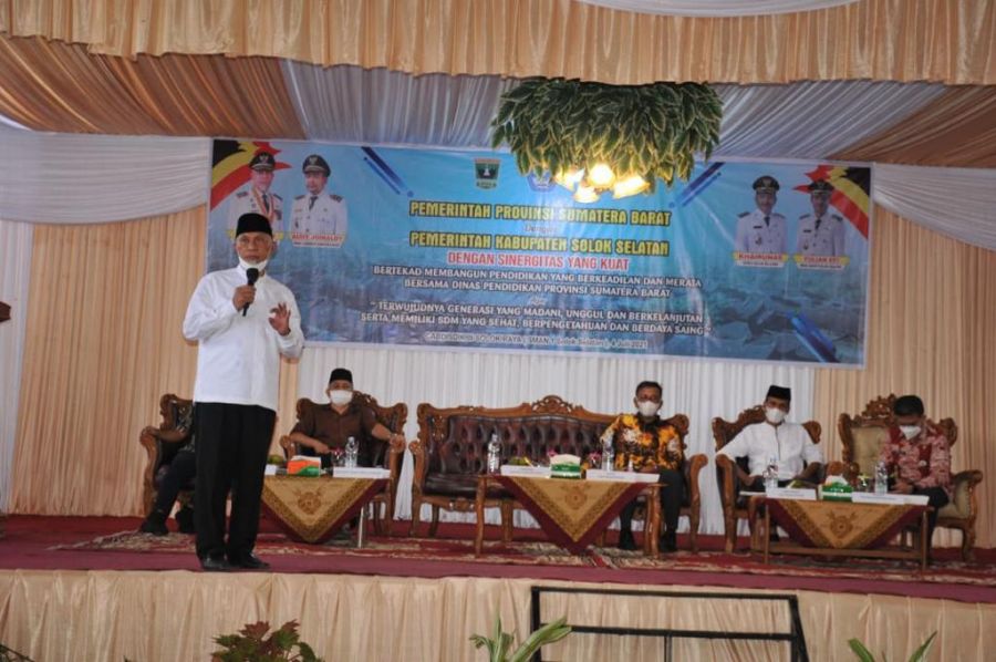 Sumbar Wacanakan Siswa Kelas 3 SMA Wajib Masuk Asrama