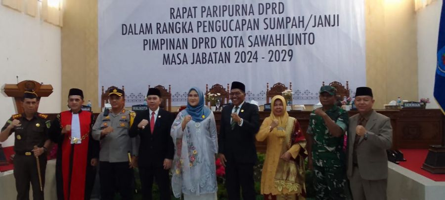 Susi Haryati Resmi Dilantik sebagai Ketua DPRD Kota Sawahlunto Periode 2024-2029