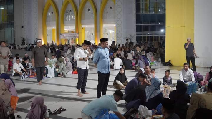 Sutan Riska Berbuka Puasa Bersama Imam, Khatib dan Da'i se Dharmasraya