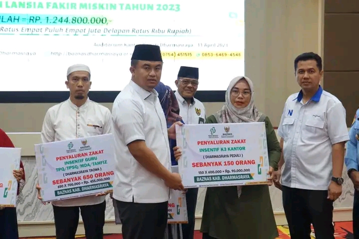 Sutan Riska Bersama Forkopimda dan Muzaki Potensial Lainnya Bayarkan Zakat Mal Melalui Baznas