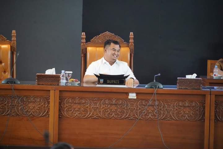 Sutan Riska Hadiri Rapat Paripurna DPRD Terkait Nota Penjelasan Bupati Tentang Ranperda APBD 2025