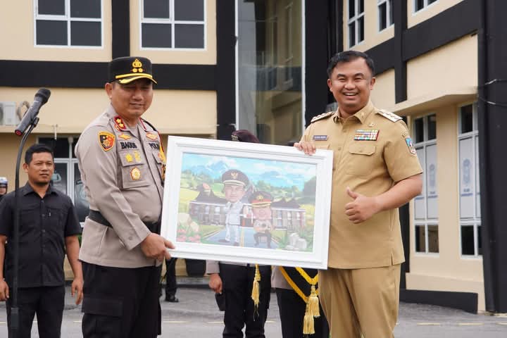 Sutan Riska Pamit kepada Jajaran Polres Dharmasraya 