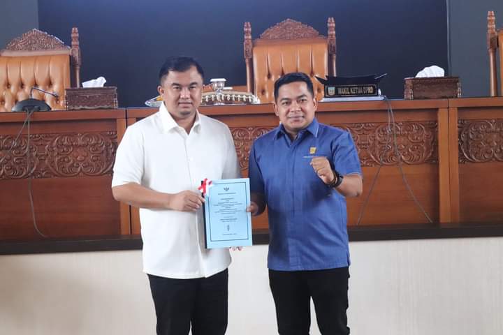 Sutan Riska Sampaikan Jawaban Atas Pandangan Umum Fraksi DPRD Tentang Ranperda APBD 2025