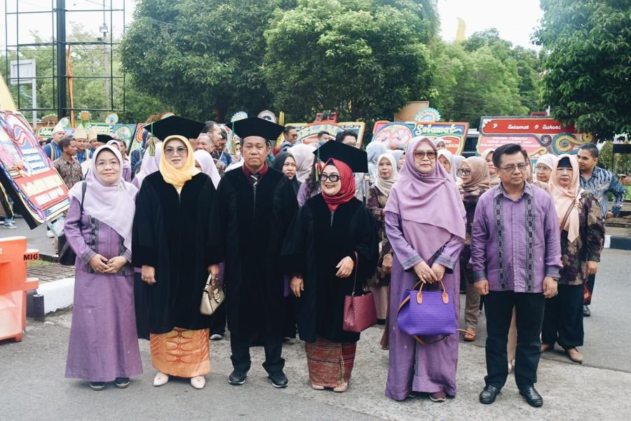 Syukuran Pengukuhan Guru Besar di FIS UNP Berlangsung Khidmat dan Penuh Kebersamaan