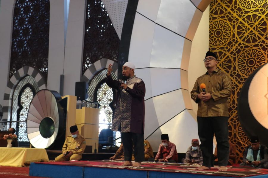 Tabligh Akbar di Masjid Raya Sumbar, Abi Amir dan Usbob Ajak Dekat Dengan Al-Quran