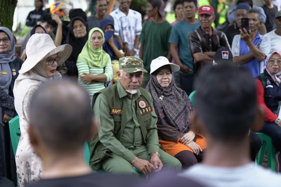 Tak Bisa Melaut Dua Minggu, 205 Nelayan Pasia Nan Tigo Terima Bantuan dari Gubernur Mahyeldi