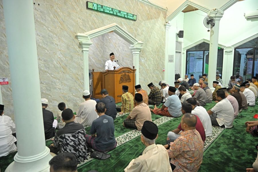 Tarawih di Masjid Al Muhajirin Tabing, Gubernur Mahyeldi: Ramadhan Sarana Menjadi Insan Bertaqwa