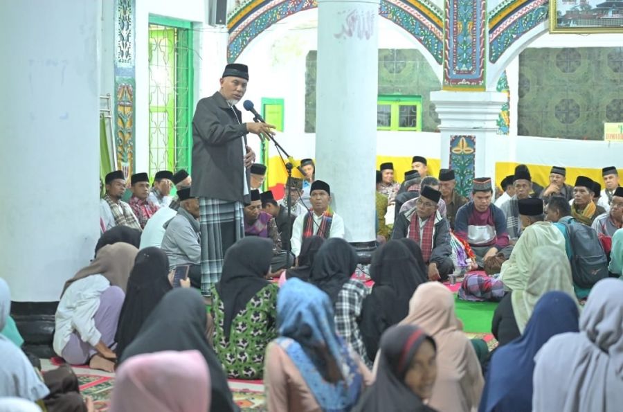 Tausiyah Maulid Nabi di Masjid Ampek Lingkuang, Mahyeldi Ingatkan Agar Selalu di Jalan yang Lurus