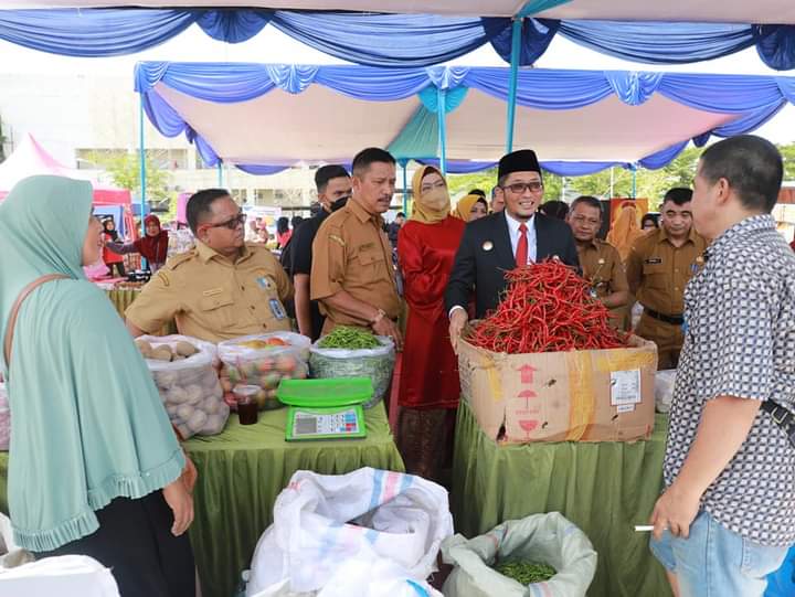 Tekan Harga Kebutuhan Pokok Jelang Idul Adha, Pemko Padang Gelar Pasar Murah di Empat Kecamatan