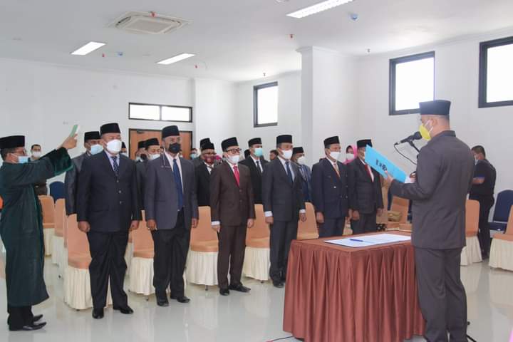 Tandatangani Pakta Integritas, Bupati Benny Dwifa Lantik 18 Pejabat di Lingkungan Pemkab Sijunjung