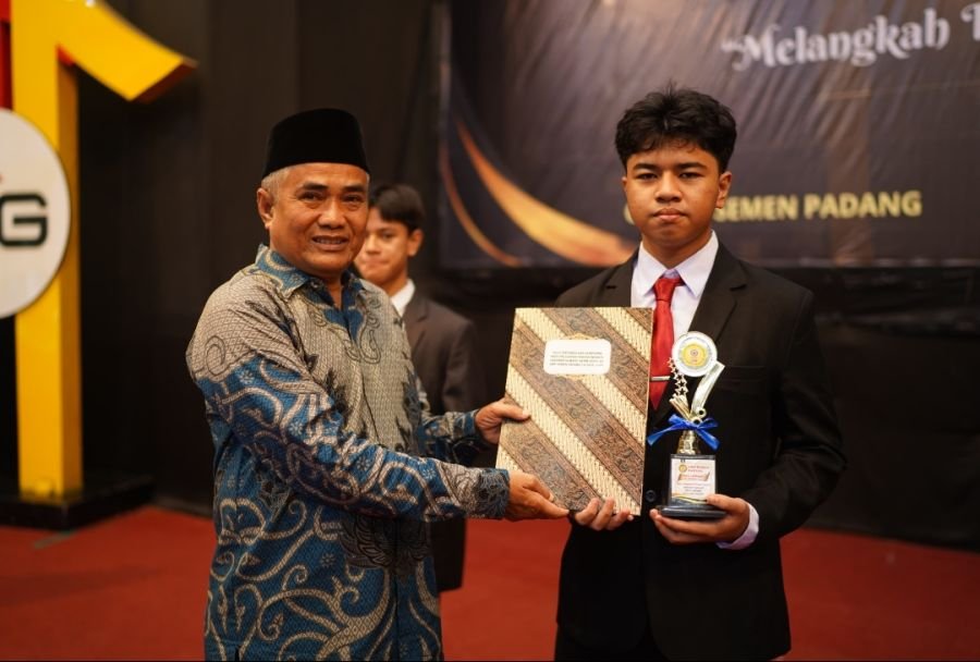 Tembus 10 Besar ASAS 2026, 3 Siswa SMP Semen Padang Raih Nilai 100 pada Bahasa Inggris & Matematika