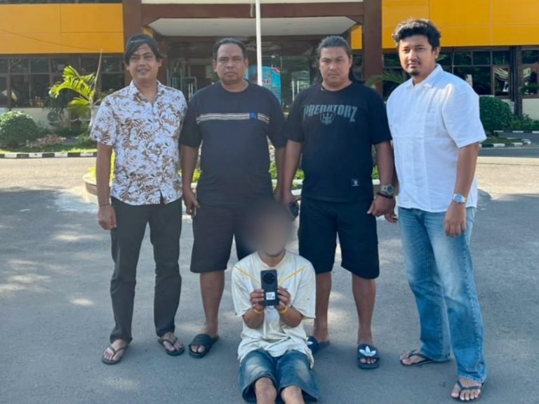 Terekam CCTV Curi HP Garin Masjid, Pria di Padang Ditangkap Tim Klewang