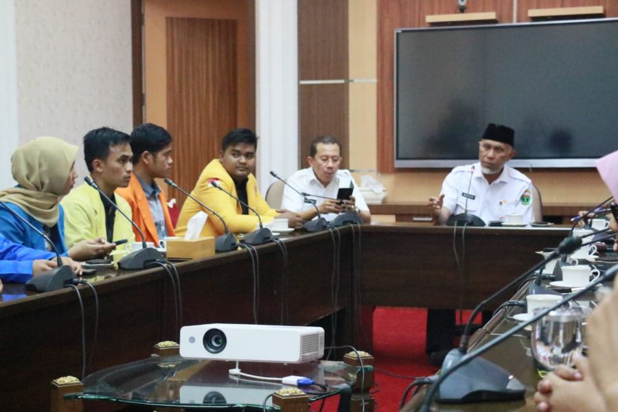 Terima Audiensi BEM Sumbar, Gubernur Mahyeldi Dengar Pendapat Mahasiswa