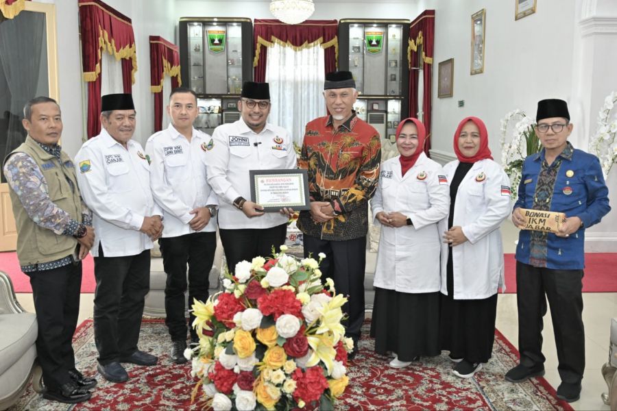 Terima Donasi Kebencanaan Senilai Rp45 Juta, Gubernur Mahyeldi Apresiasi Kepedulian IKM Jabar
