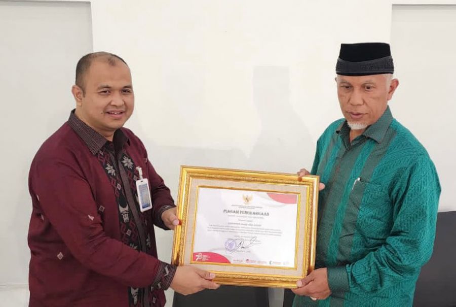 Terima Penghargaan dari Kemenkum HAM, Mahyeldi Komitmen dalam Layanan dan Tata Kelola Adminitrasi