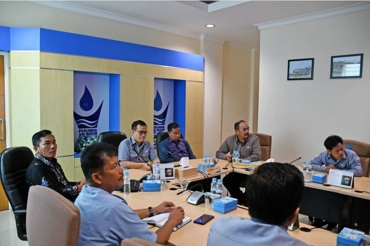Terkait Ranperda, DPRD dan PDAM Tirta Antokan Kab Agam Lakukan Kunker ke Perumda AM Kota Padang