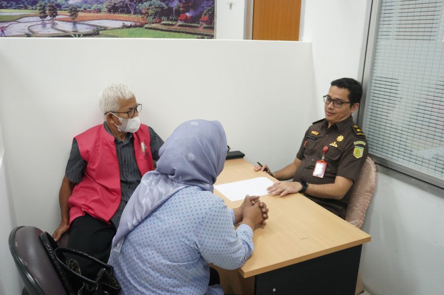 Tersangka Kasus Dugaan Ganti Rugi Lahan Tol Menjalani Tahap II