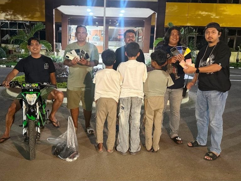 Tiga Anak Ditangkap Usai Viral Terekam CCTV Bobol Toko di Plaza Andalas