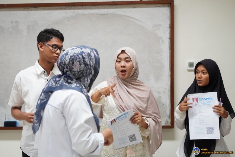 Tiga Peserta Tunarungu Ikuti UTBK-SNBT 2026 di UNP, Wujud Layanan Pendidikan Inklusif