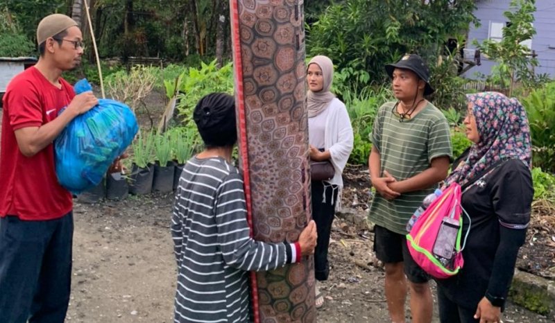 Tim Peduli Bencana FIK UNP Salurkan Bantuan bagi Warga Terdampak Galodo di Maninjau