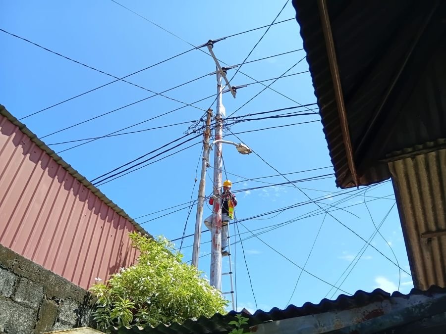 Tingkatkan Keandalan Konektivitas, PLN Icon Plus Merapikan Jaringan Fiber Optic di Koto Tangah