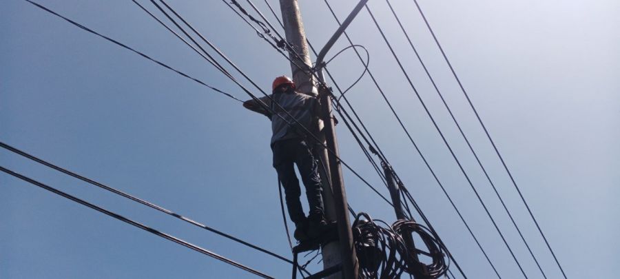 Tingkatkan Layanan Internet, PLN Icon Plus Lakukan Pemeliharaan Kabel Fiber Optic di Teluk Bayur