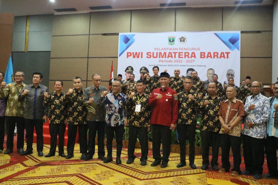Tingkatkan Solidaritas, Ketua PWI Sumbar Resmi Dilantik