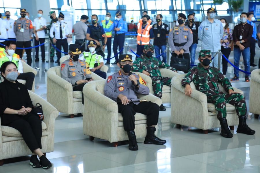 Tinjau Arus Mudik di Bandara Soetta, Kapolri Minta Perketat Pengawasan Warga dari Luar Negeri