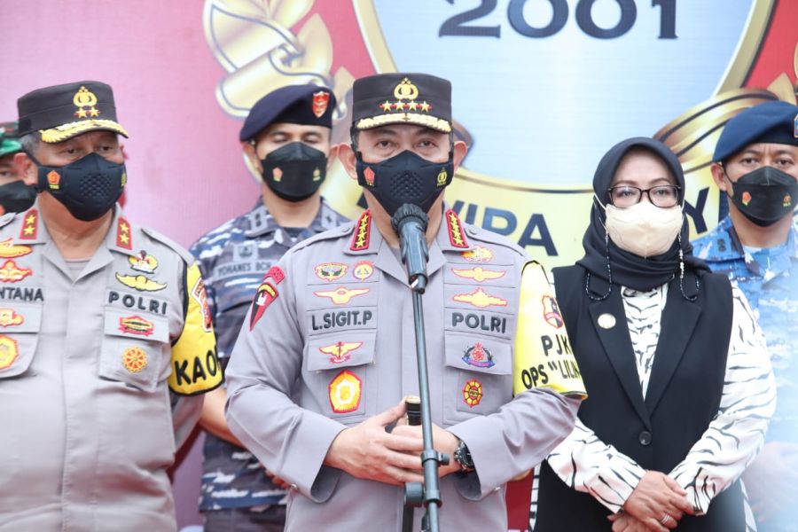 Tinjau Bakti Negeri Akabri 2001, Kapolri Tekankan Vaksinasi Hingga Waspadai Pintu Masuk Negara