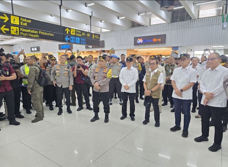 Tinjau Bandara Soetta, Kapolri Instruksikan Jajaran Rutin Patroli Pastikan Pemudik Aman-Nyaman