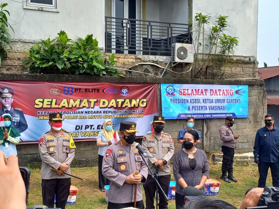 Tinjau Kegiatan Buruh di Banten, Kapolri akan Perkuat Akselerasi Vaksinasi di Wilayah Aglomerasi 