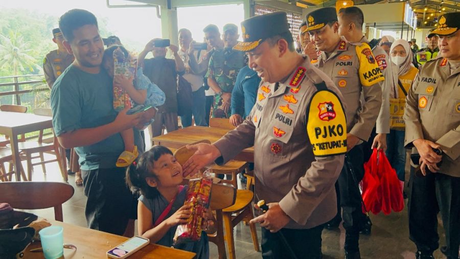 Tinjau Rest Area KM 456, Kapolri Instruksikan Beri Pelayanan Maksimal & Atur Lalin Arus Balik
