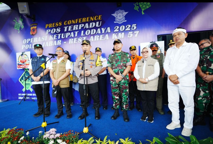 Tinjau Rest Area KM 57, Kapolri Pastikan Kelancaran dan Pelayanan Masyarakat saat Arus Mudik