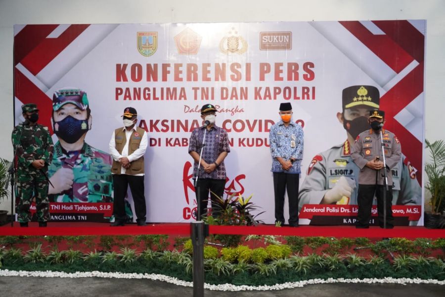 Tinjau Vaksinasi di Kudus , Kapolri Minta Kuatkan Testing - Tracing Pada Masyarakat Kontak Erat OTG