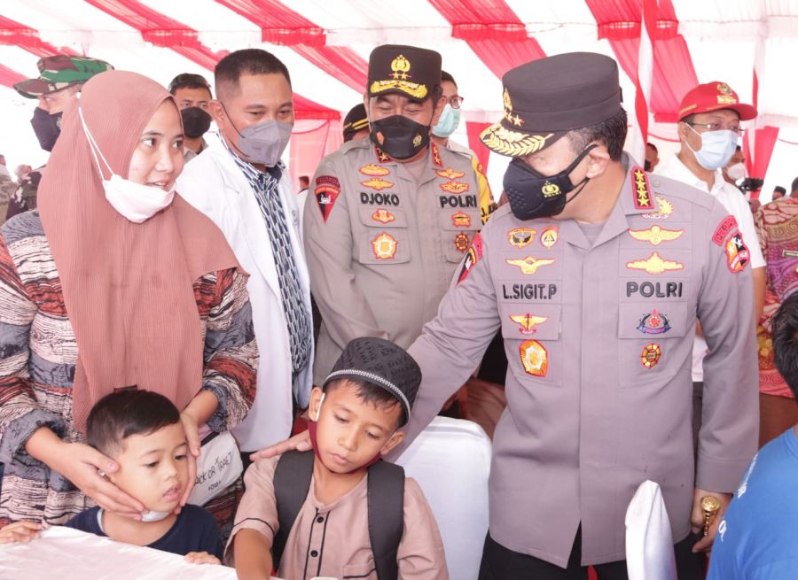 Tinjau Vaksinasi di NTB, Kapolri Minta Kendalikan Laju Covid-19 Sukseskan Event Internasional