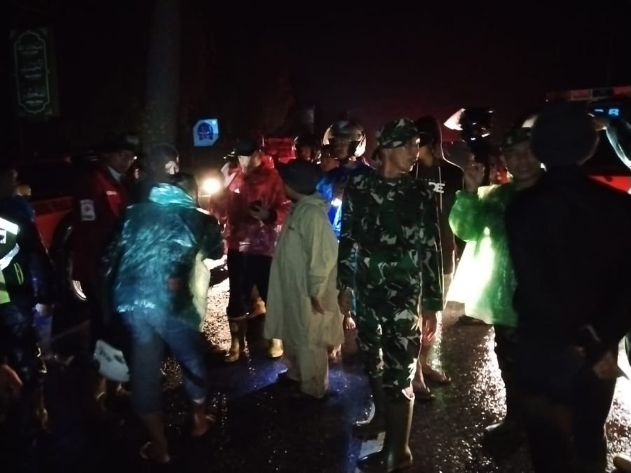 TNI Gerak Cepat Tangani Bencana Galodo di Kabupaten Solok