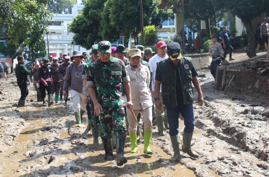 TNI Kerahkan 618 Prajurit Bantu Pulihkan Bencana Galodo di Solok
