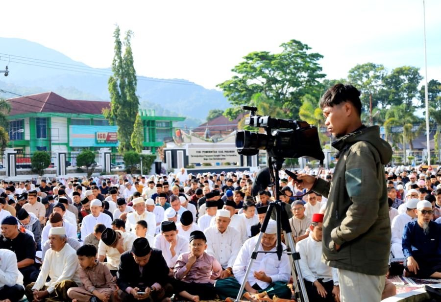 Toleransi di Shalat Idul Adha 1447 H Pasaman, Pemuda Kristiani Pengontrol Kamera Dokumentasi Warga