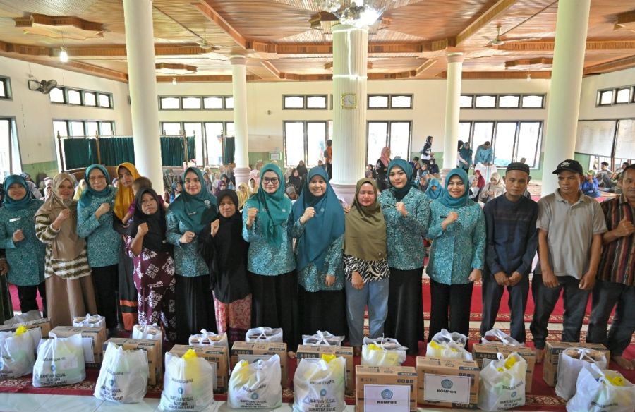TP PKK Pusat Salurkan 500 Paket Bantuan untuk Korban Bencana di Kabupaten Agam