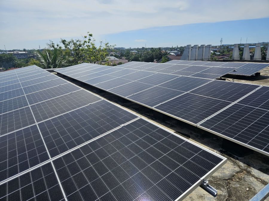 Tranformasi Energi Hijau, PLN Icon Plus & Bank Riau Kepri Syariah Tinjau PV Rooftop di Bangkinang