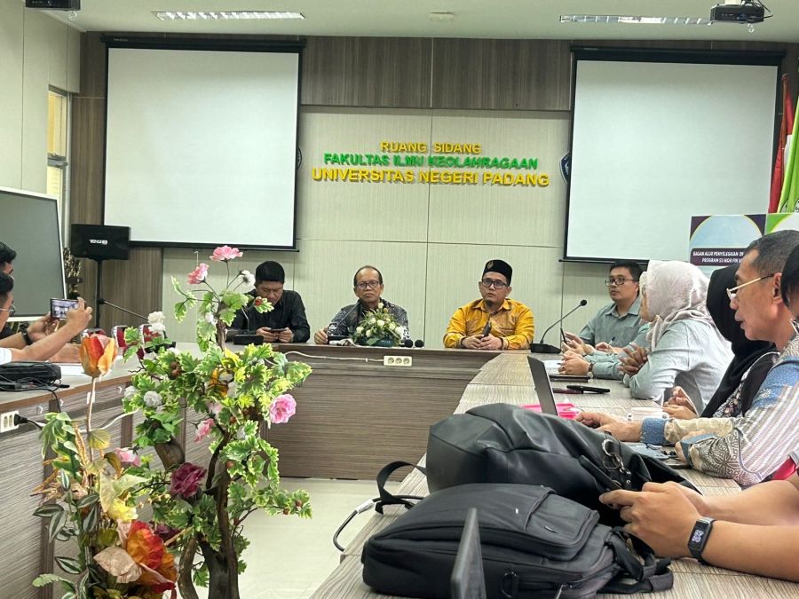 Uji Kompetensi Okupasi Pelatih Sebagai Tonggak Emas FIK UNP Unggul dan Berkualitas  
