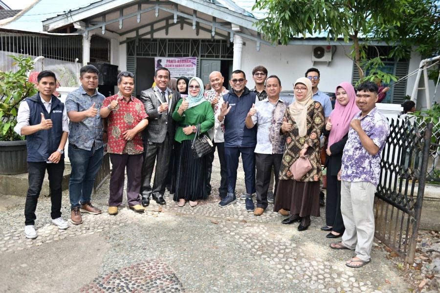 Ulang Tahun Peradi ke 18, DPC Peradi Padang Kunjungi Panti Asuhan