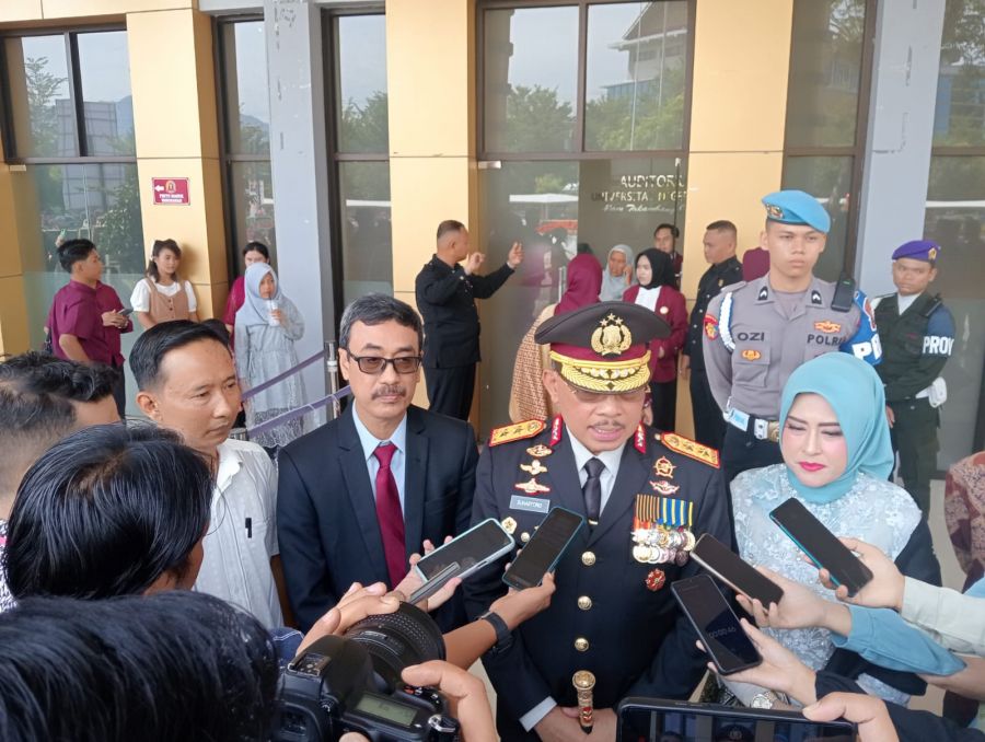 UNES-AAI Padang Wisuda 1.152 Sarjana, Lulusan Terbaik Raih IPK 3,99