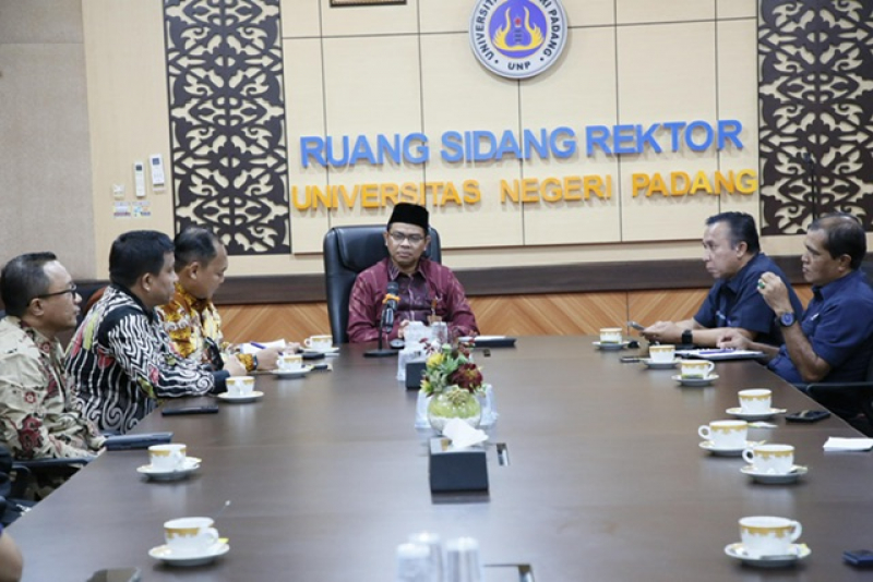 UNP dan PT Semen Padang Matangkan Kolaborasi Riset, Inovasi, dan CSR