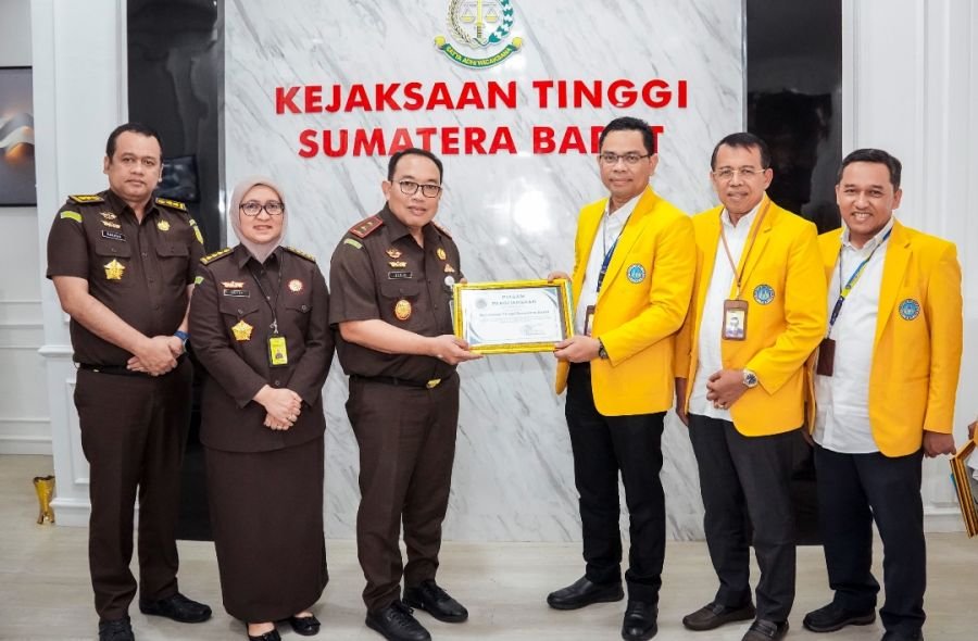 UNP Ganjar Penghargaan Kajati Sumbar Usai Selamatkan Aset Negara Rp10,2 Miliar