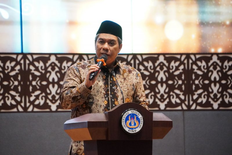 UNP Gelar Halal Bihalal dan Lepas 16 Calon Jemaah Haji 1447 H, Hadirkan Tausiyah KH Zulfa Mustofa